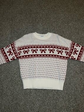 Women's White & Red Patterned Crewneck Sweater